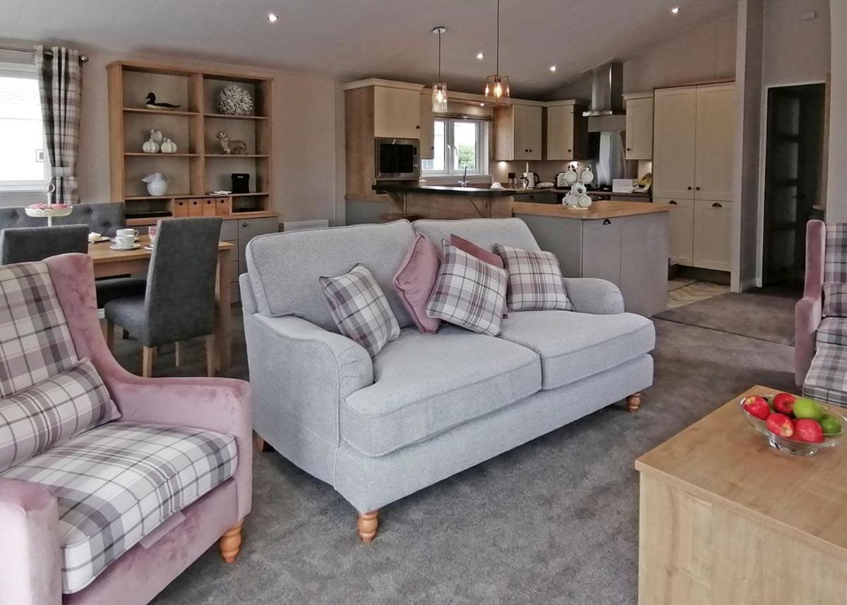 The Springs Lakeside Holiday Park Fladbury Bagian luar foto