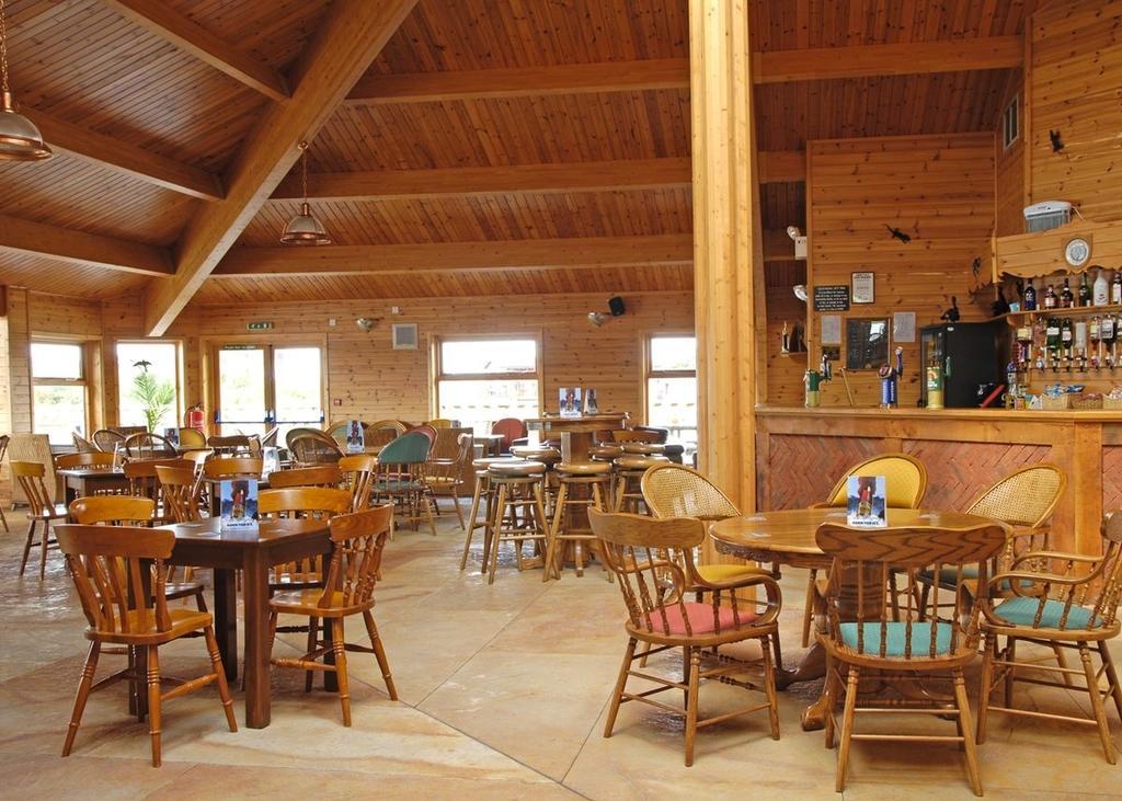The Springs Lakeside Holiday Park Fladbury Ruang foto