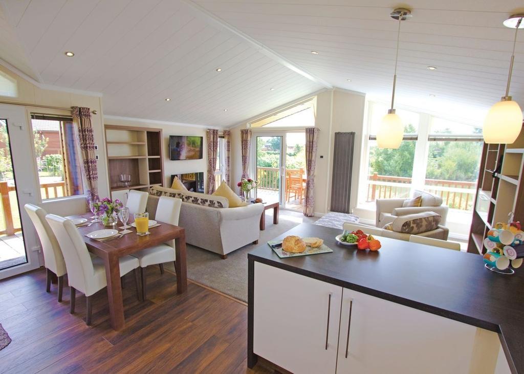 The Springs Lakeside Holiday Park Fladbury Ruang foto